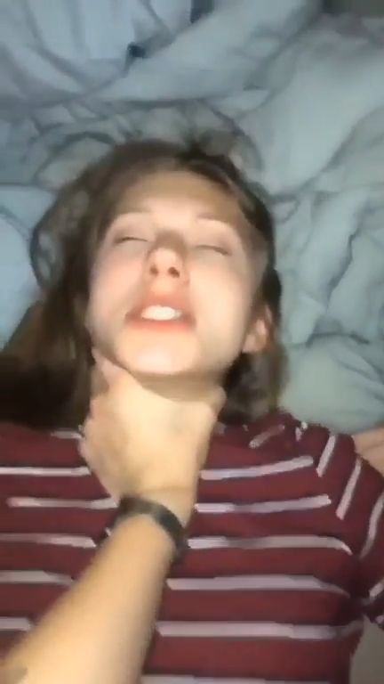 Agarla por el cuello y me gusta