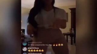 Amelia Alcantara desnuda en un Instagram en vivo