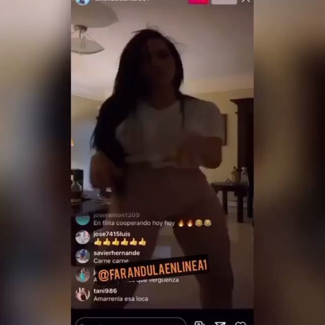 Amelia Alcantara desnuda en un Instagram en vivo