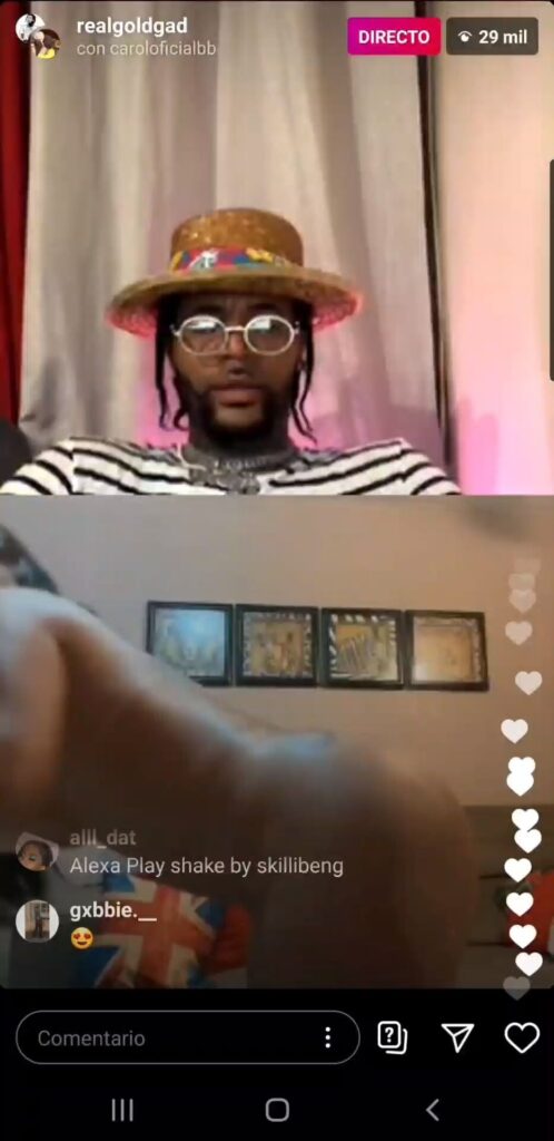 Desnudo en Live of Instagram