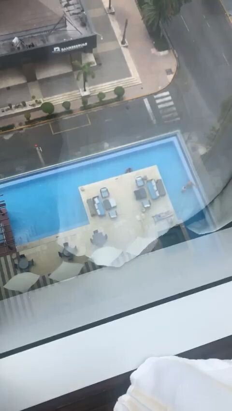 Follando en la piscina