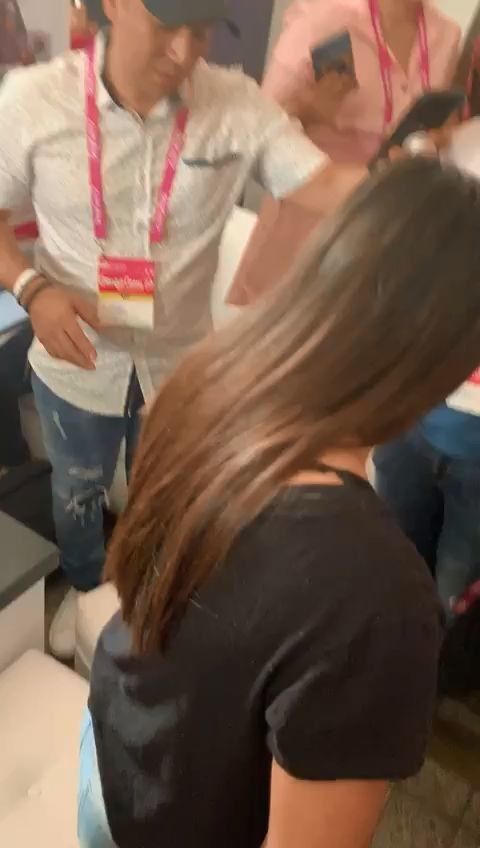 Se masturba en público para una promoción