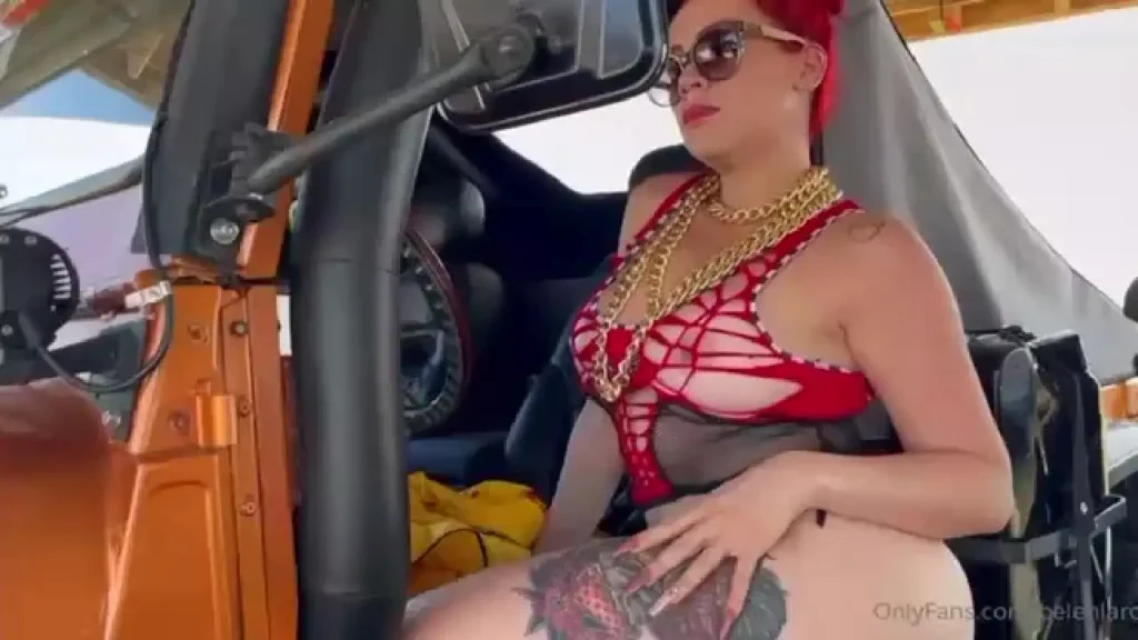 Belen La Roja en el camión