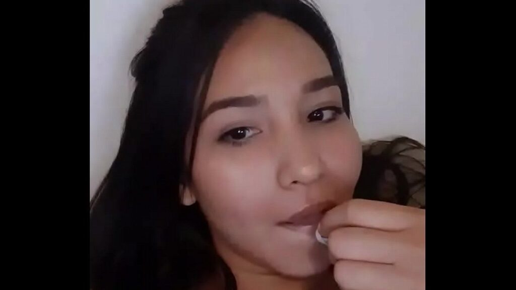 Ella quiere follar y él quiere jugar PS4