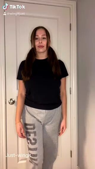 Enseñando tetas en tik tok