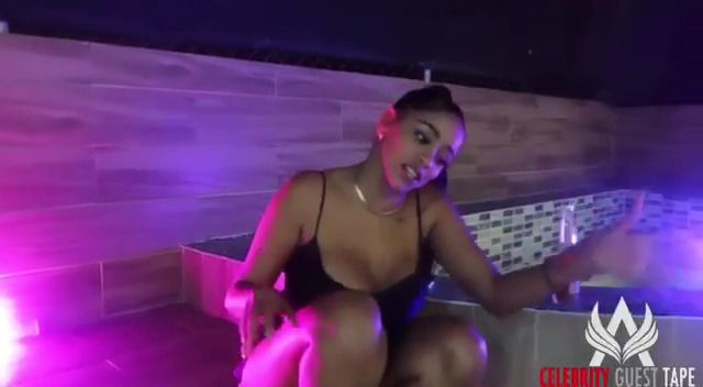 Habla sobre la Biblia en pleno acto sexual