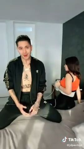 Juan de Dios toma la leche materna de Kimberly Loaiza