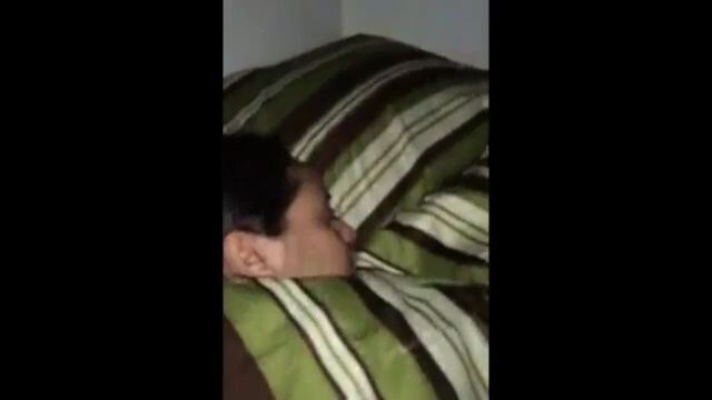 Se toma una verdadera hermana borracha