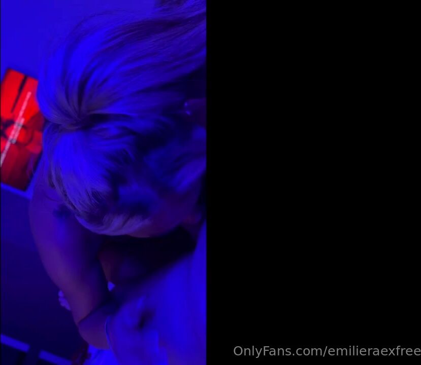 Emilie Rae no pudo resistirse a poner su boca alrededor de una gran polla