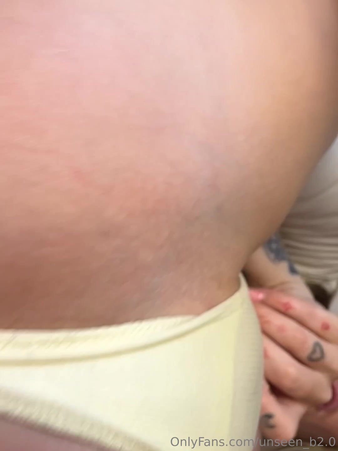 Puta Tatuada Riendo Mostrando Sus Pechos Frotando El Clítoris En POV