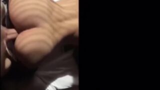 Adolescente británica de Tinder de 18 años recibe una gran polla en leggings