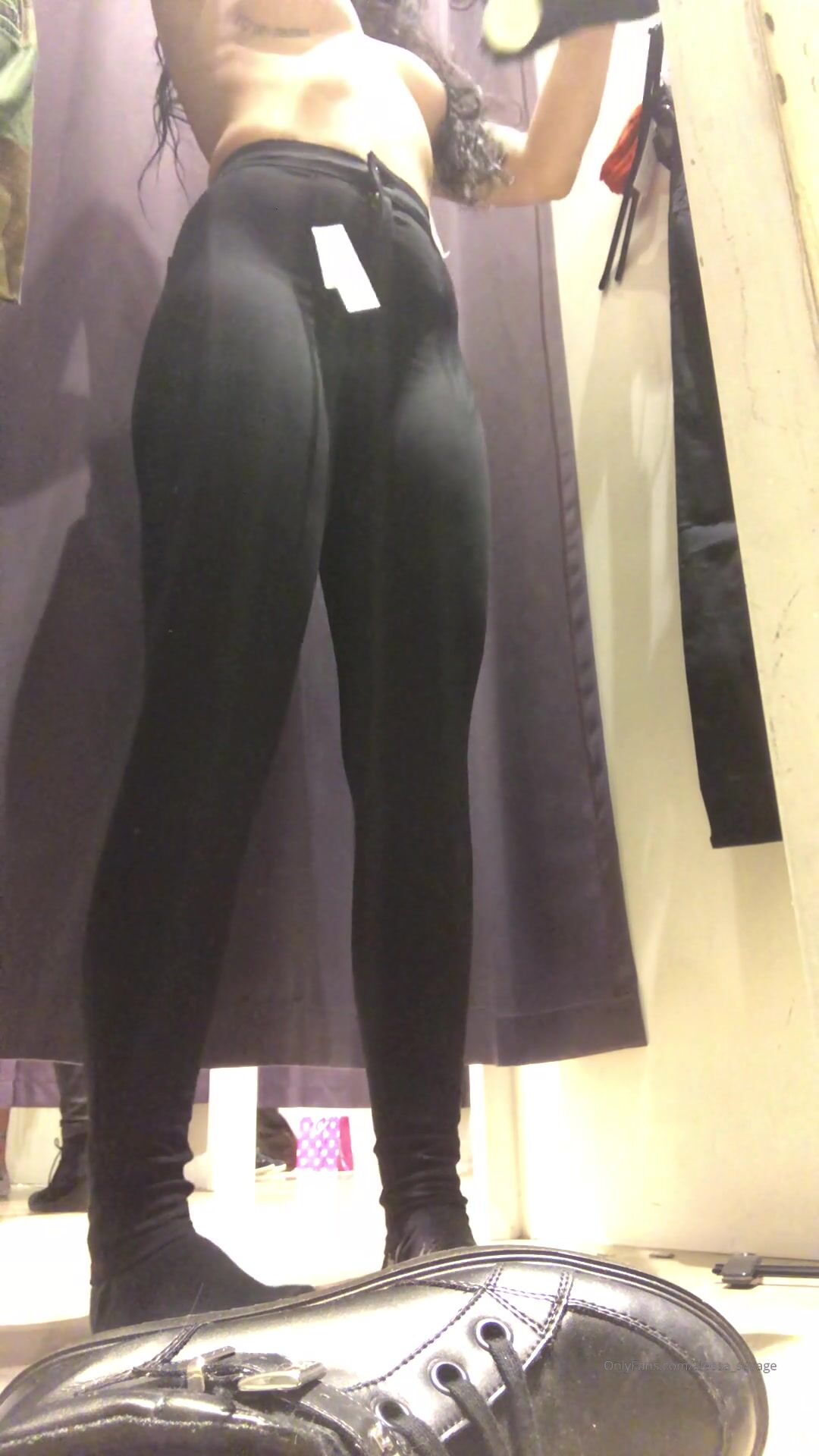 Adolescente británica matalan vestuario strip tease