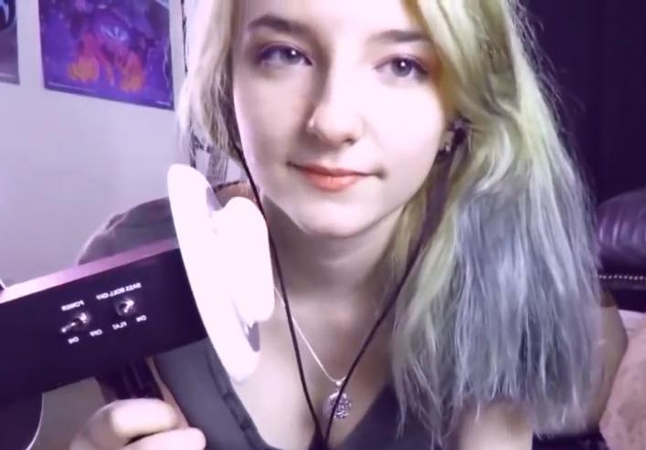 AftynRose ASMR Rubia besando y lamiendo