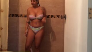 Amy Delgado Patreon Video De La Ducha En Bikini Descargado