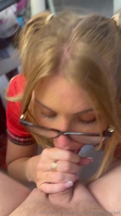 Bonnie Locket POV Chupando La Polla De Su Esposo POV Estilo Perrito