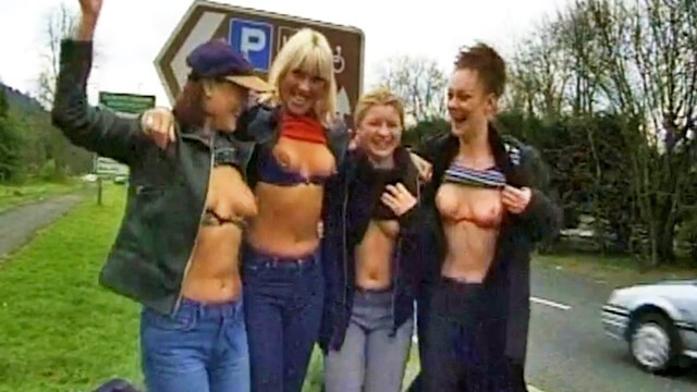 Bravely Flashes en un viaje por carretera antes de la orgía