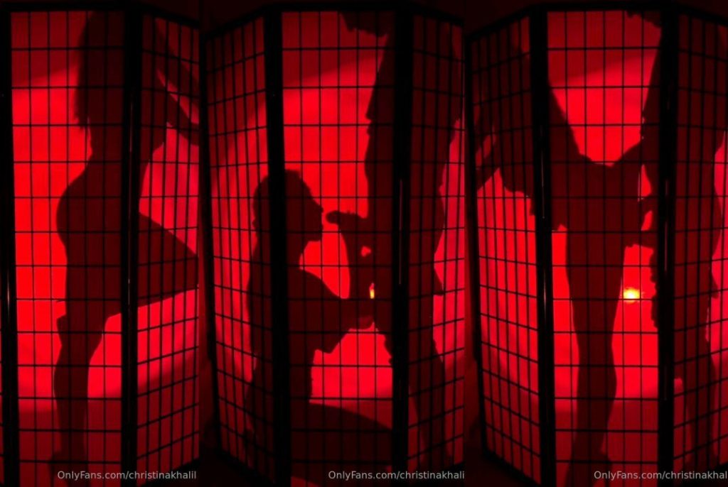 Christina Khalil Mamada Sexo Detrás De La Pared Opaca Video Descargado