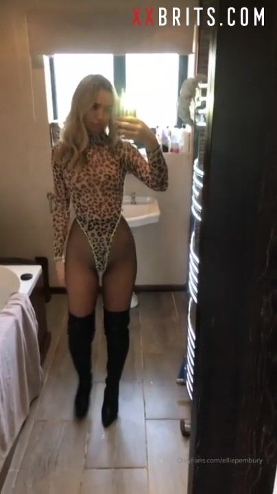 Compilación sexy de la adolescente británica Ellie Pembs