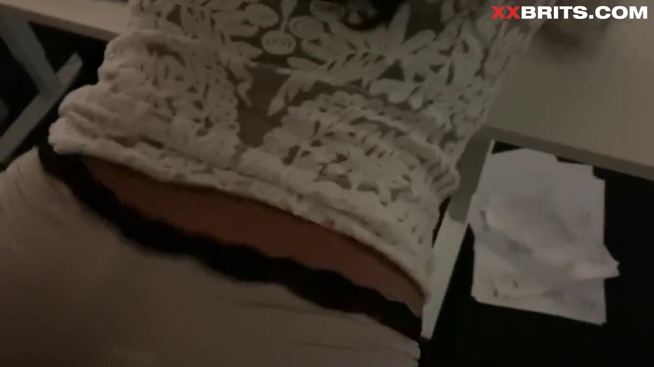 Después de trabajar en la oficina, ¡lo despidieron cuando el jefe se enteró!