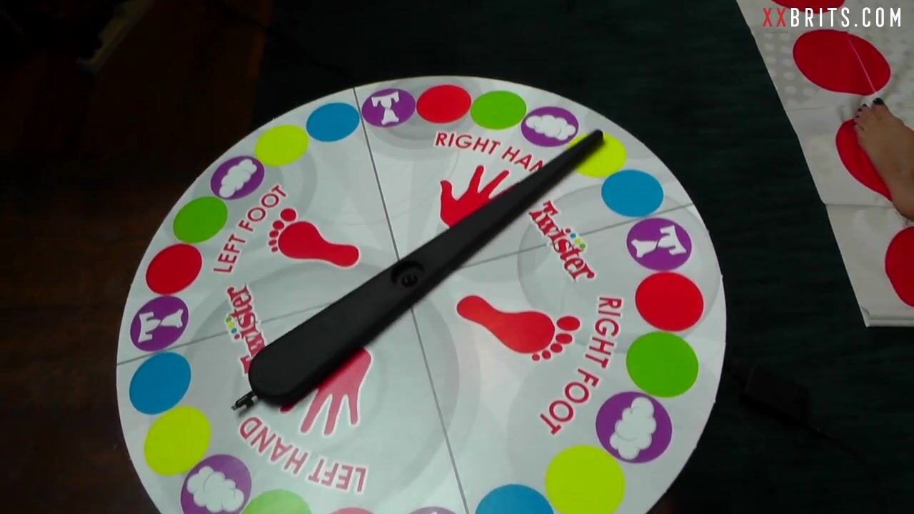 El tornado desnudo de la escritora porno británica Mariah Leonne se convirtió en sexo