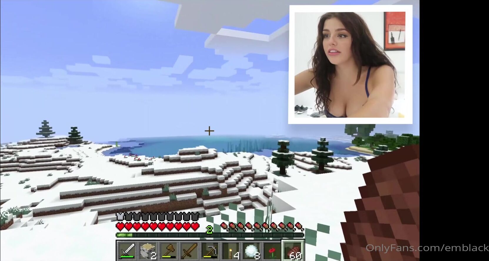 Emily Black jugando Minecraft sin top