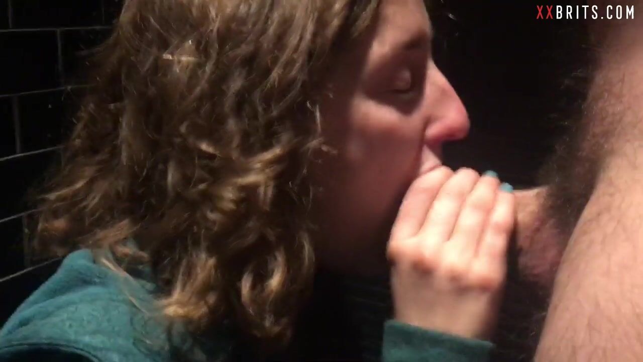 Escoria británica elegante dándome la cabeza en Pizza Express