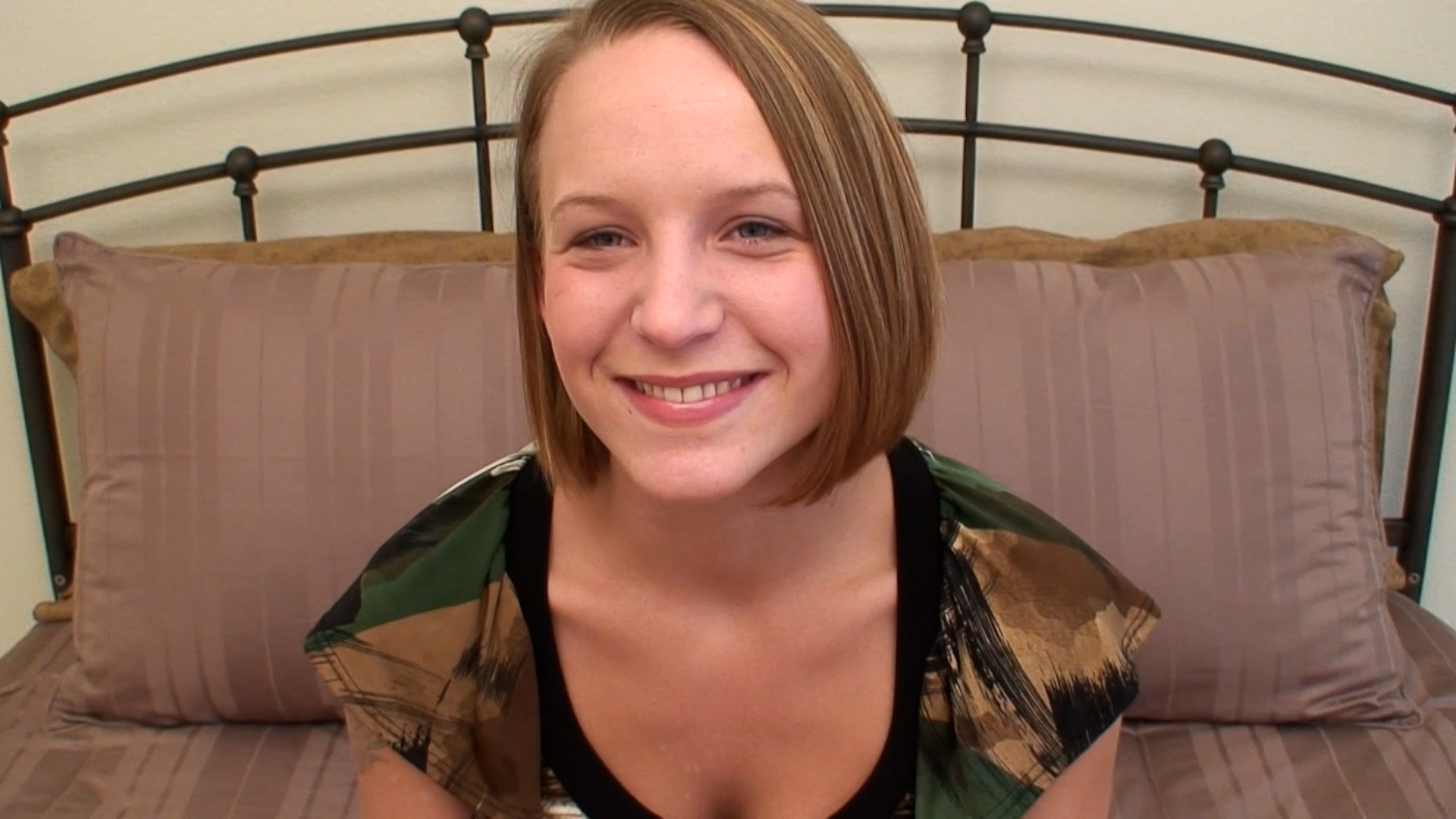 Este chico rubio tiene habilidades para la garganta profunda