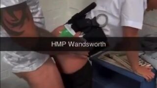 HMP Prison Warden es follado en una prisión abierta del Reino Unido HD Doggy