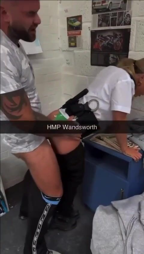 HMP Prison Warden es follado en una prisión abierta del Reino Unido HD Doggy