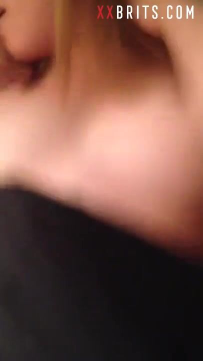 Jugando con mis hermanas sexy bestie británica