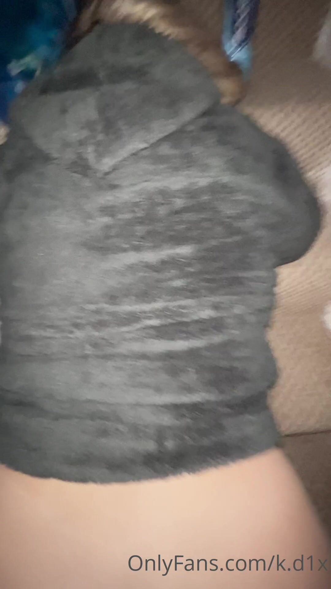 Kristy Doran se balancea en las escaleras