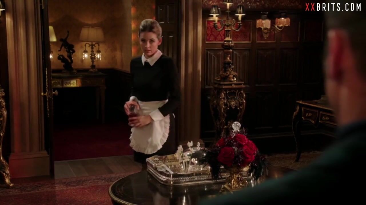 La cachonda británica Keeley Hazell de The Royals