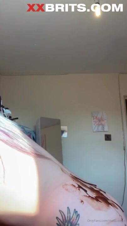 La fotógrafa británica Slut está untando su propio chocolate