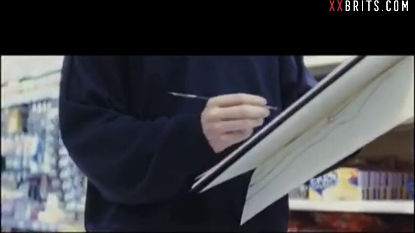 La nena británica Keeley Hazell de la página 3 llega a la cima