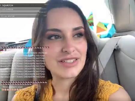 La streamer de Twitch Marie Bx mueve sus pechos de forma experta