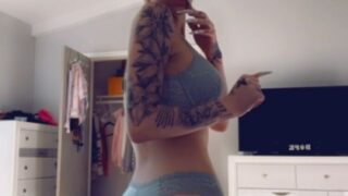 La tetona Bhad Bhabie muestra un cuerpo adolescente cachonda