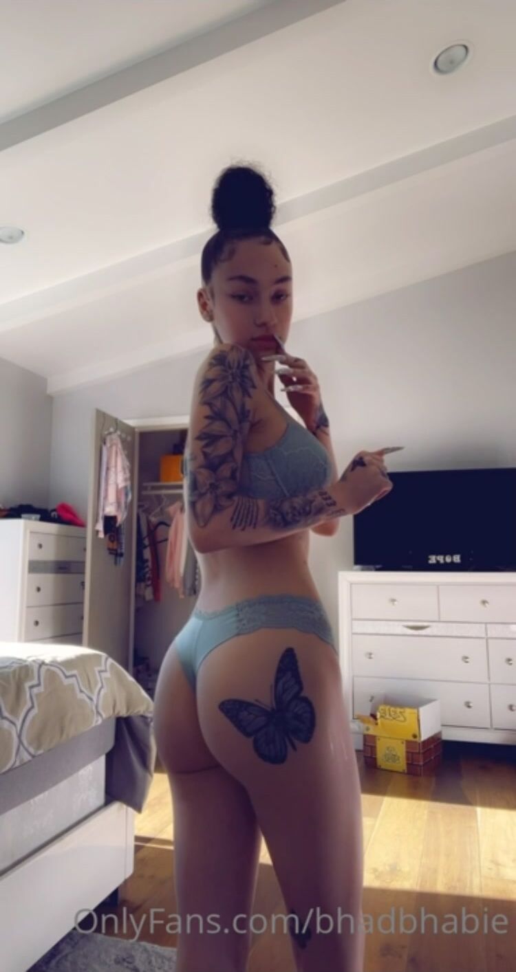 La tetona Bhad Bhabie muestra un cuerpo adolescente cachonda
