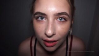 Lina Beana ASMR Onlyfans Besándose y Tocándose