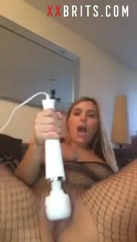 Los adolescentes británicos acompañan chorros en medias de red