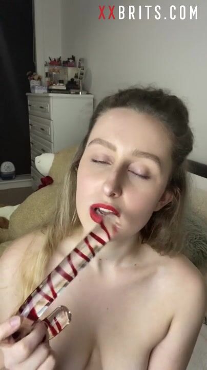 Los fanáticos de las putas británicas pobres disparan palitos de caramelo