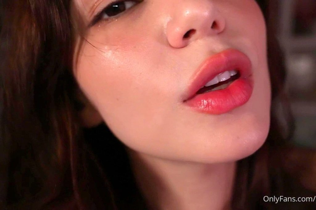 Maimy ASMR Video de besos cercanos descargado