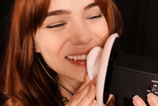 Maimy ASMR besando tu cara y orejas Video de Patreon