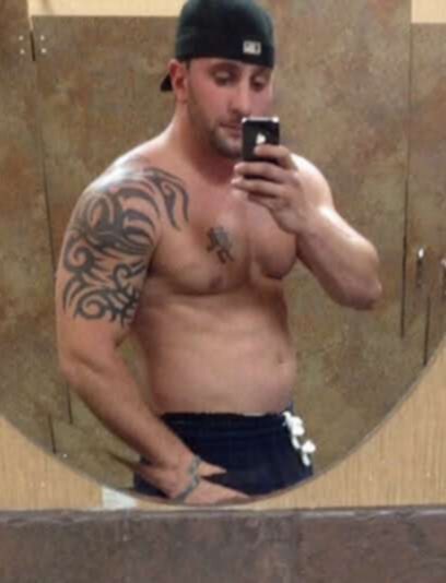 Mi compañero de trabajo flojo me monta la verga en un estacionamiento de Des Moines