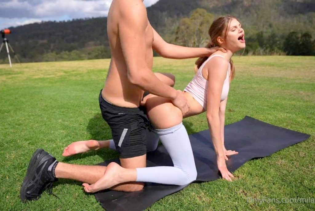 MilaKittenX Video PPV de sexo al aire libre con yoga y sexo descargado