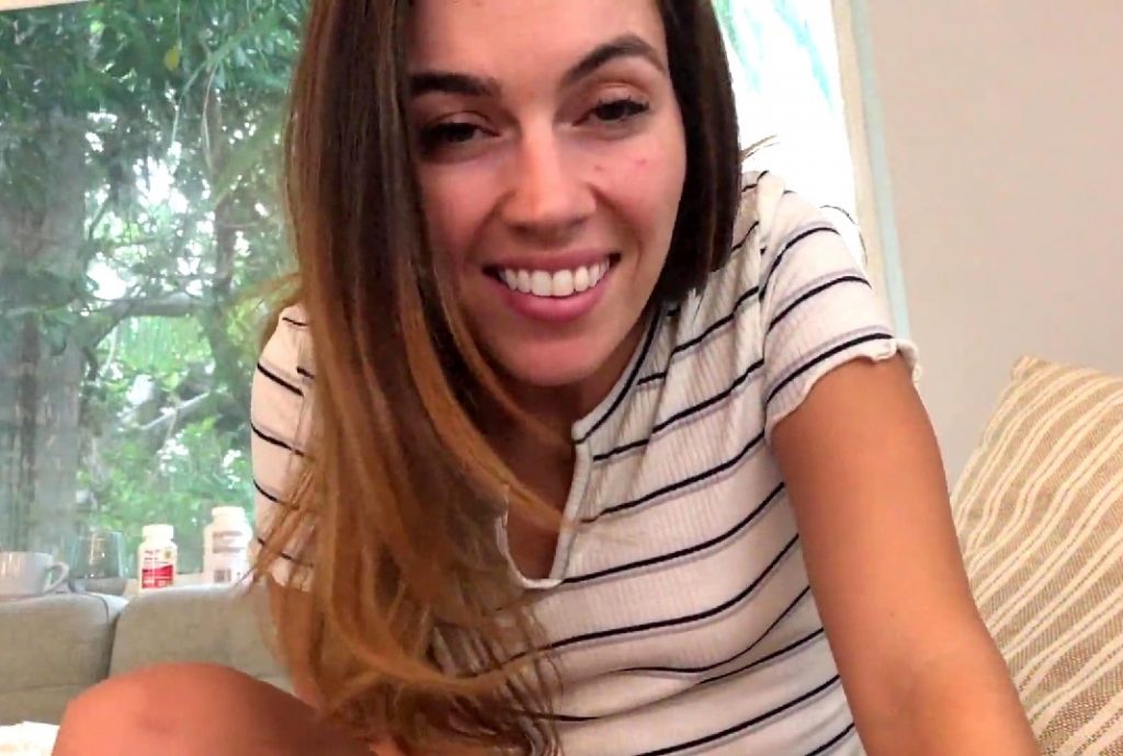 Miss Bell ASMR Cuidándote cuando estás enfermo Video descargado