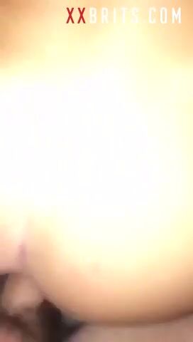 Modelo rubia escocesa obtiene estilo perrito