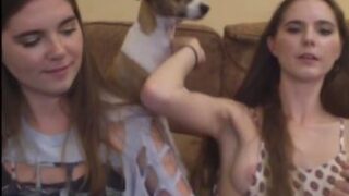 Nina Nelson Nip Slip en transmisión en vivo de YouTube