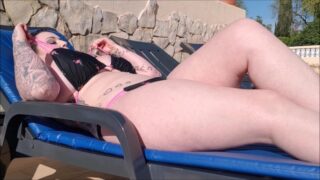 PAJA DESCARADA EN LA PISCINA DE LA GENTE