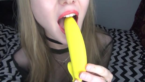 Pasteles De Guisantes Y Plátano Chupando Video ASMR Sensual