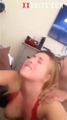 Puta de la oficina del Reino Unido se une a un trío